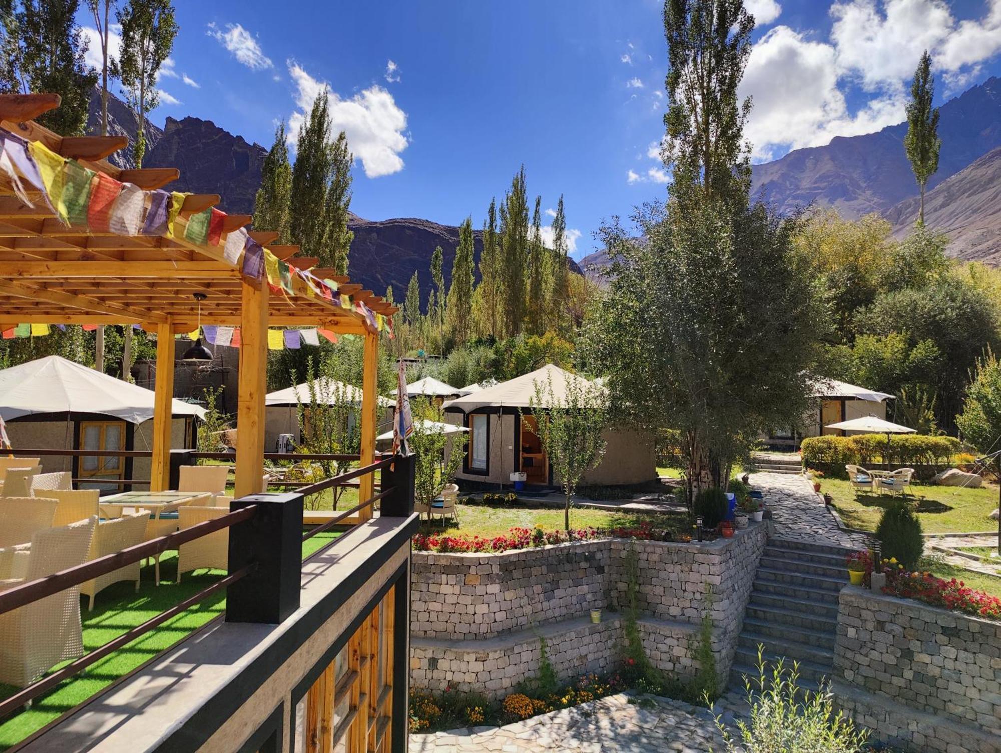 Mystique Meadows Earth Homes Hundar ภายนอก รูปภาพ